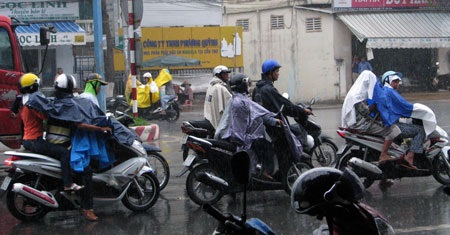 Cơn mưa bất thường “giải nhiệt” cho Hà Nội - 3 Cơn mưa bất thường “giải nhiệt” cho Hà Nội - 3