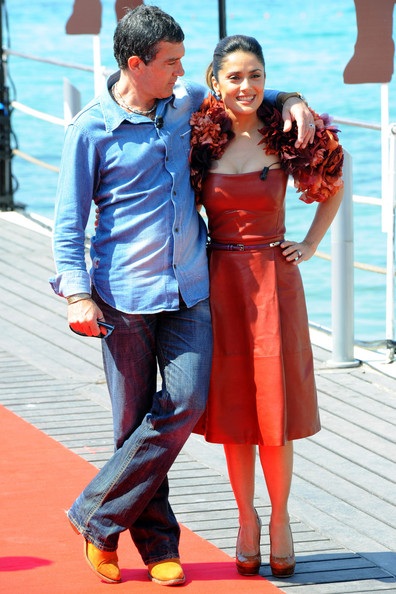 Salma Hayek, Antonio Banderas tình tứ khi xuất hiện tại LHP Cannes - 10 Salma Hayek, Antonio Banderas tình tứ khi xuất hiện tại LHP Cannes - 10