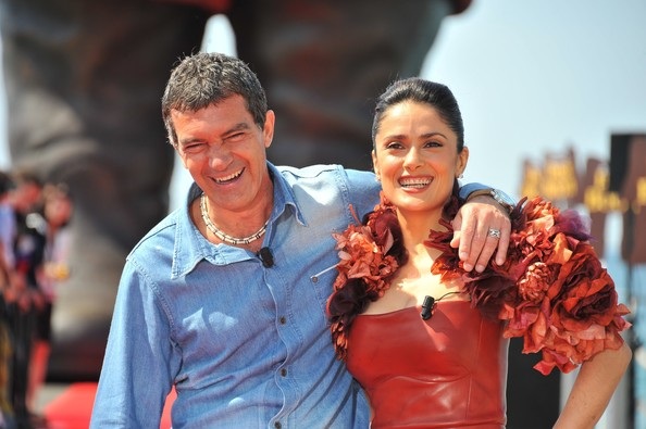 Salma Hayek, Antonio Banderas tình tứ khi xuất hiện tại LHP Cannes - 15 Salma Hayek, Antonio Banderas tình tứ khi xuất hiện tại LHP Cannes - 15
