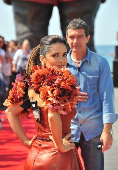 Salma Hayek, Antonio Banderas tình tứ khi xuất hiện tại LHP Cannes - 19 Salma Hayek, Antonio Banderas tình tứ khi xuất hiện tại LHP Cannes - 19