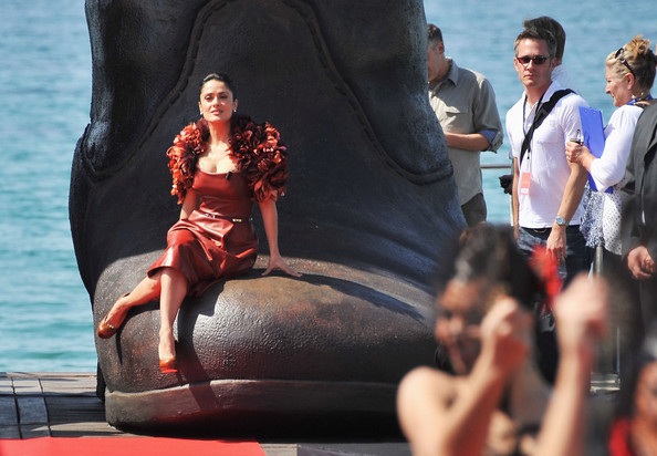 Salma Hayek, Antonio Banderas tình tứ khi xuất hiện tại LHP Cannes - 23 Salma Hayek, Antonio Banderas tình tứ khi xuất hiện tại LHP Cannes - 23
