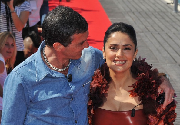 Salma Hayek, Antonio Banderas tình tứ khi xuất hiện tại LHP Cannes - 24 Salma Hayek, Antonio Banderas tình tứ khi xuất hiện tại LHP Cannes - 24