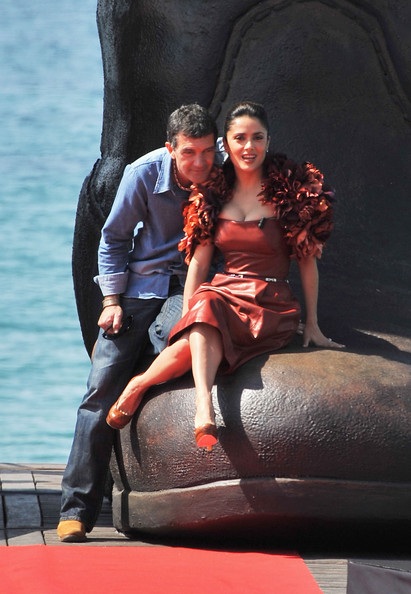 Salma Hayek, Antonio Banderas tình tứ khi xuất hiện tại LHP Cannes - 25 Salma Hayek, Antonio Banderas tình tứ khi xuất hiện tại LHP Cannes - 25