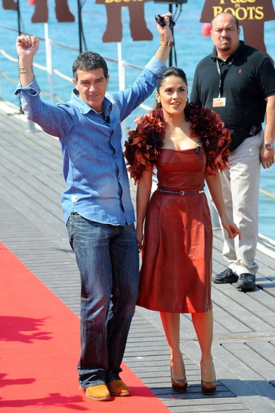 Salma Hayek, Antonio Banderas tình tứ khi xuất hiện tại LHP Cannes - 3 Salma Hayek, Antonio Banderas tình tứ khi xuất hiện tại LHP Cannes - 3