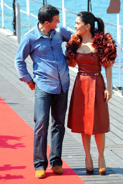 Salma Hayek, Antonio Banderas tình tứ khi xuất hiện tại LHP Cannes - 4 Salma Hayek, Antonio Banderas tình tứ khi xuất hiện tại LHP Cannes - 4