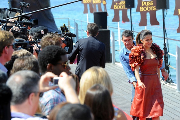 Salma Hayek, Antonio Banderas tình tứ khi xuất hiện tại LHP Cannes - 8 Salma Hayek, Antonio Banderas tình tứ khi xuất hiện tại LHP Cannes - 8