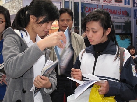 Tỷ lệ “chọi” cao nhất của ngành Y là 1/18 - 1 Tỷ lệ “chọi” cao nhất của ngành Y là 1/18 - 1