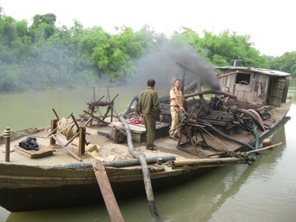 Cát tặc “đục rỗng” khúc sông dài hơn 20km - 2