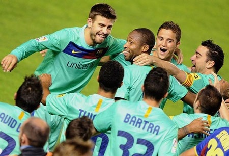 Niềm vui vô bờ bến của cầu thủ Barca trong ngày đăng quang - 3 Niềm vui vô bờ bến của cầu thủ Barca trong ngày đăng quang - 3