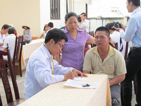 Đà Nẵng: Hơn 1 ngàn người được khám, chữa bệnh miễn phí - 1