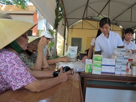 Đà Nẵng: Hơn 1 ngàn người được khám, chữa bệnh miễn phí - 2