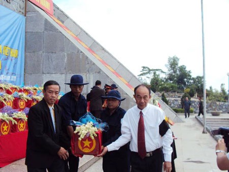 Truy điệu liệt sĩ quân tình nguyện hy sinh tại Lào và Campuchia - 2 Truy điệu liệt sĩ quân tình nguyện hy sinh tại Lào và Campuchia - 2