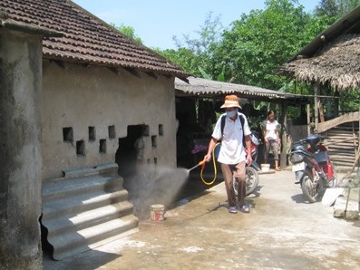 Nông dân “buồn thối ruột” vì dịch bệnh tai xanh - 2 Nông dân “buồn thối ruột” vì dịch bệnh tai xanh - 2