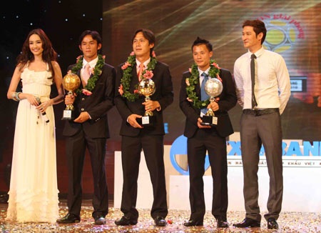 “Nhạc trưởng” Minh Phương đăng quang Quả bóng vàng Việt Nam - 2 “Nhạc trưởng” Minh Phương đăng quang Quả bóng vàng Việt Nam - 2