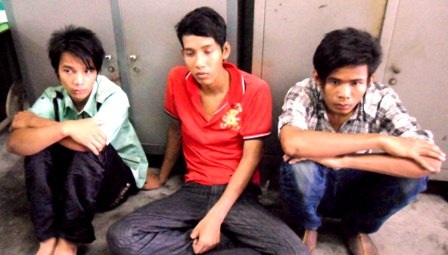 Bị đuổi việc, rủ đồng bọn đi đánh sếp cũ - 1