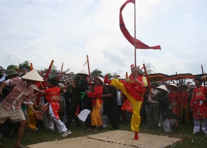 Hàng vạn người chạy trên đê xem ông Gióng ra quân đánh giặc - 6