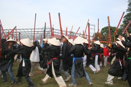 Hàng vạn người chạy trên đê xem ông Gióng ra quân đánh giặc - 13