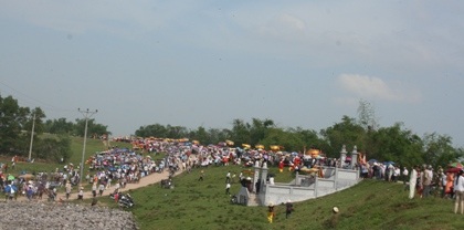 Hàng vạn người chạy trên đê xem ông Gióng ra quân đánh giặc - 21