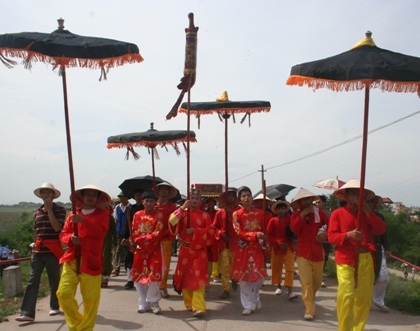 Hàng vạn người chạy trên đê xem ông Gióng ra quân đánh giặc - 10