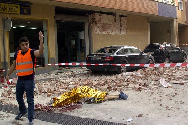 Tây Ban Nha: Động đất liên tiếp, ít nhất 10 người chết - 4