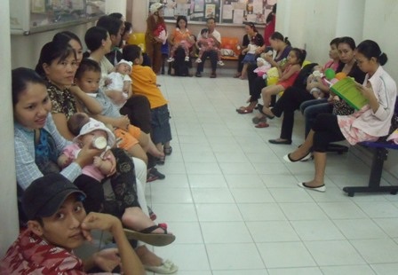 Bệnh tay chân miệng bùng phát, thêm 3 trẻ tử vong - 1