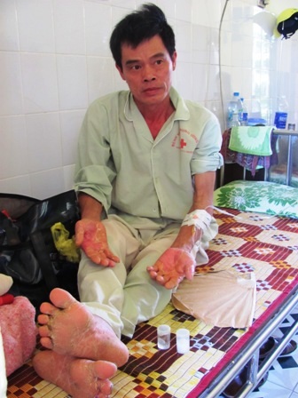 Bác sĩ cầm dao đuổi... bệnh nhân - 1 Bác sĩ cầm dao đuổi... bệnh nhân - 1