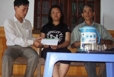 Món quà đầu tiên chia sẻ với bà Phan Thị Hoà - 2