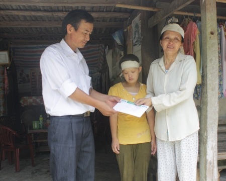 Món quà đầu tiên chia sẻ với bà Phan Thị Hoà - 1