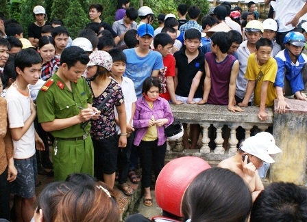 Phát hiện xác một phụ nữ dưới hồ - 2