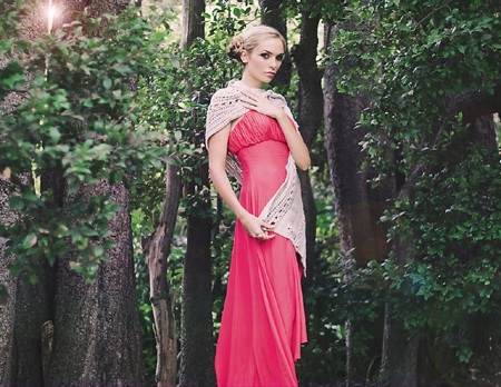 Christina Delaney khoe sắc giữa lá hoa - 6