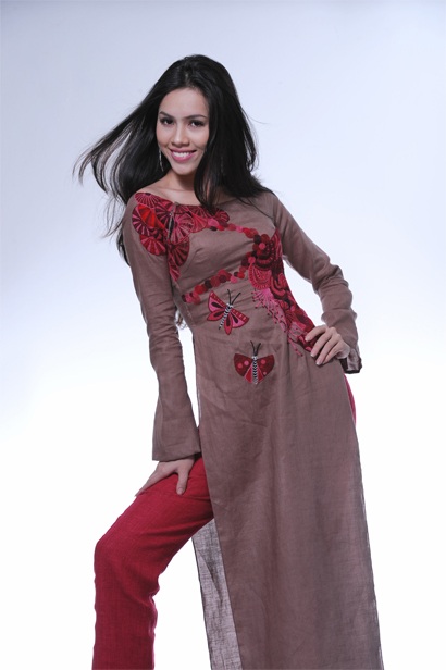 Á hậu Hoàng My duyên dáng trong áo dài cách điệu - 9 Á hậu Hoàng My duyên dáng trong áo dài cách điệu - 9