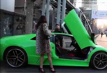 Giận thiếu gia, cô gái trút xiêm y giữa phố - 1