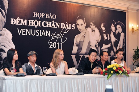 "Thiên thần" Victoria Secret rạng ngời tại Việt Nam - 11