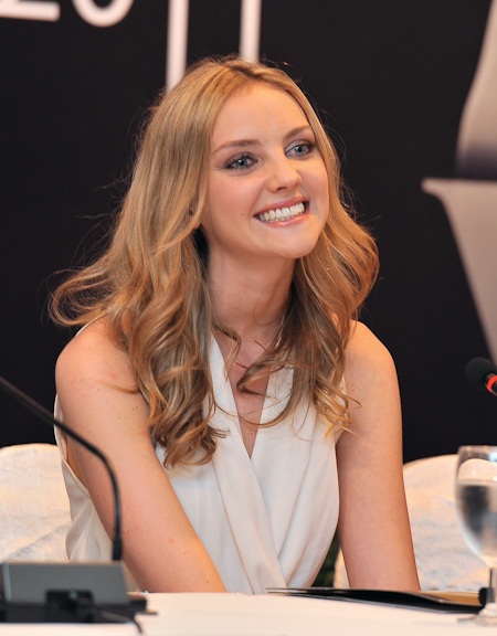 "Thiên thần" Victoria Secret rạng ngời tại Việt Nam - 6