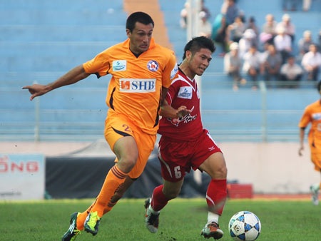 Ứng cử viên vô địch đồng loạt gặp khó! - 2 Ứng cử viên vô địch đồng loạt gặp khó! - 2