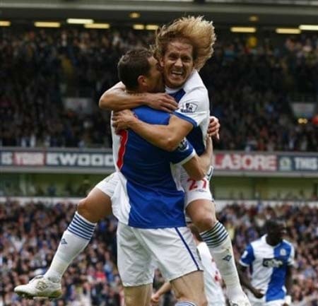 Chính thức đăng quang, MU đi vào lịch sử - 1