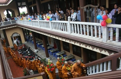 Náo nức về Thiền viện Sùng Phúc chiêm bái Xá lợi Phật  - 1