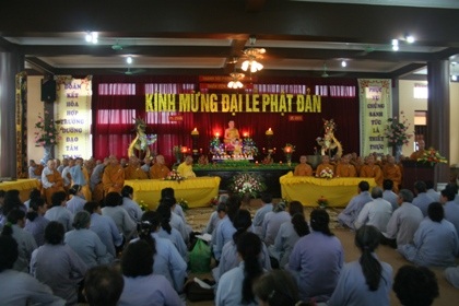 Náo nức về Thiền viện Sùng Phúc chiêm bái Xá lợi Phật  - 2