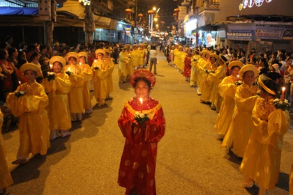 Không khí đại lễ Phật Đản 2011 đã ngập tràn khắp các tỉnh miền Bắc - 8