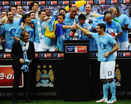 Lễ đăng quang chức vô địch FA hoành tráng của Man City - 10 Lễ đăng quang chức vô địch FA hoành tráng của Man City - 10