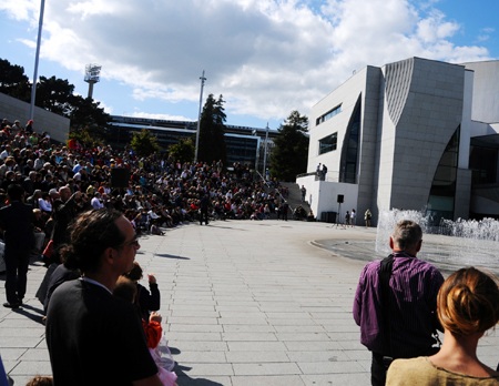 Cuộc “đổ bộ” của Áo dài vào kinh đô thời trang Pháp - 11