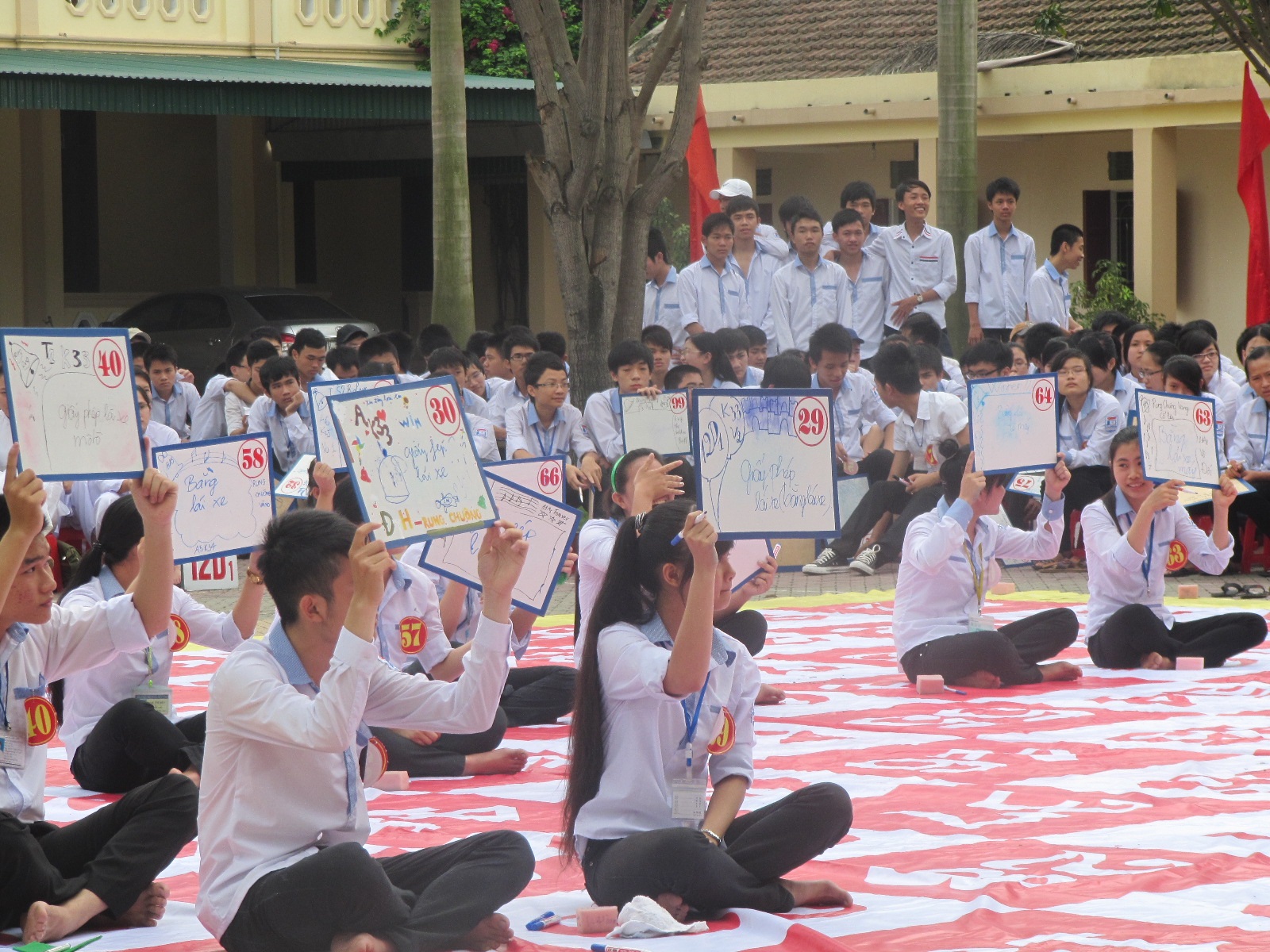 Nam sinh lớp 11 giật giải Rung chuông Vàng “Khi tôi 18” - 3