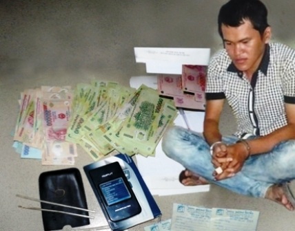 Khởi tố băng nhóm “hô biến” bạc thành vàng - 1 Khởi tố băng nhóm “hô biến” bạc thành vàng - 1