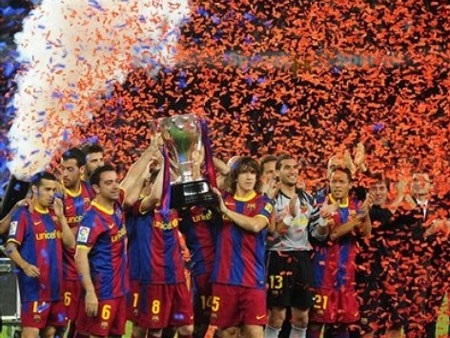 Niềm sung sướng của cầu thủ Barca trong lễ đăng quang - 1 Niềm sung sướng của cầu thủ Barca trong lễ đăng quang - 1