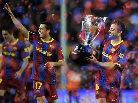 Niềm sung sướng của cầu thủ Barca trong lễ đăng quang - 11 Niềm sung sướng của cầu thủ Barca trong lễ đăng quang - 11