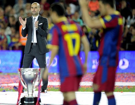 Niềm sung sướng của cầu thủ Barca trong lễ đăng quang - 3 Niềm sung sướng của cầu thủ Barca trong lễ đăng quang - 3
