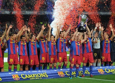 Niềm sung sướng của cầu thủ Barca trong lễ đăng quang - 4 Niềm sung sướng của cầu thủ Barca trong lễ đăng quang - 4