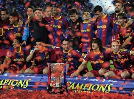 Niềm sung sướng của cầu thủ Barca trong lễ đăng quang - 5 Niềm sung sướng của cầu thủ Barca trong lễ đăng quang - 5