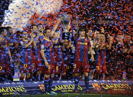 Niềm sung sướng của cầu thủ Barca trong lễ đăng quang - 6 Niềm sung sướng của cầu thủ Barca trong lễ đăng quang - 6