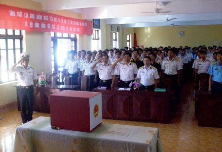 Đến Trường Sa trong ngày bầu cử sớm - 1 Đến Trường Sa trong ngày bầu cử sớm - 1